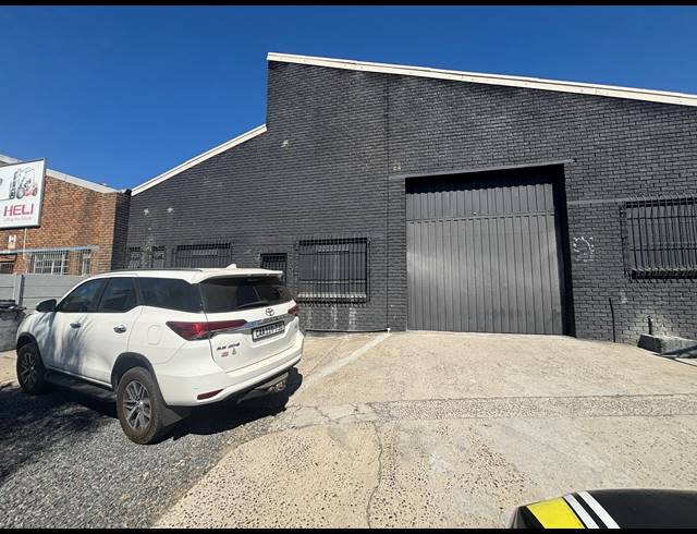 1,600M² WAREHOUSE TO LET IN STIKLAND INDUSTRIAL